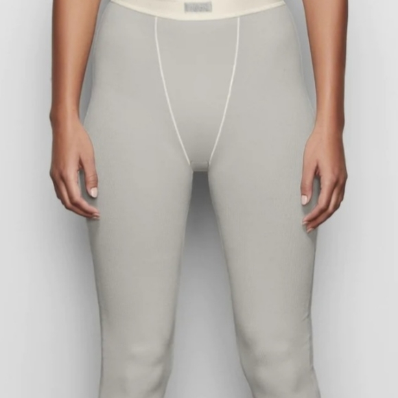 SKIMS Ribbed Knit Leggings - Picture 2 of 2